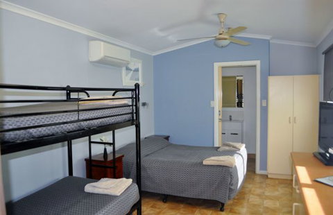 Daly Waters Historic Pub - Foster Accommodation 9