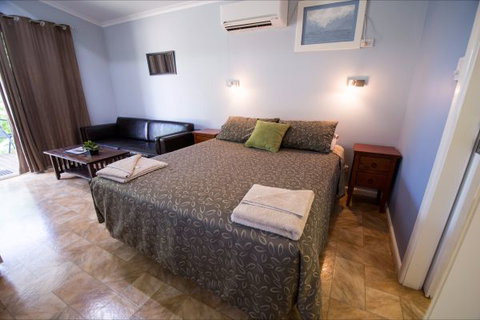 Daly Waters Historic Pub - Foster Accommodation 10