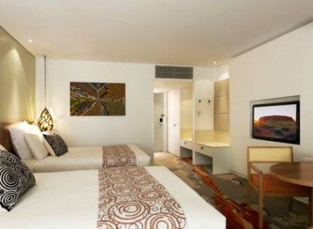Sails In The Desert Hotel - Foster Accommodation 2