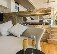 The Feathered Nest - Luxury Wildlife Retreat - Foster Accommodation