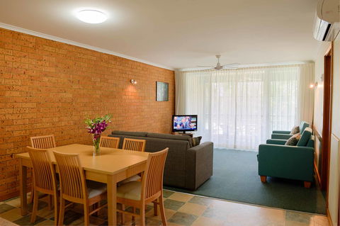 Vacation Village - Foster Accommodation 1