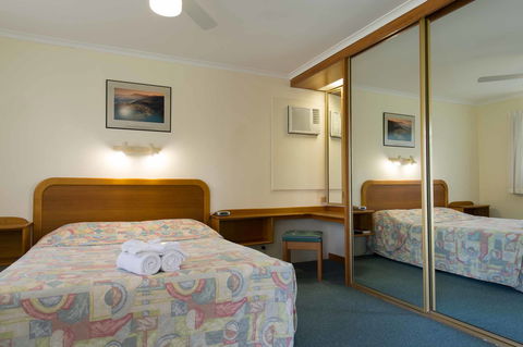 Vacation Village - Foster Accommodation 2