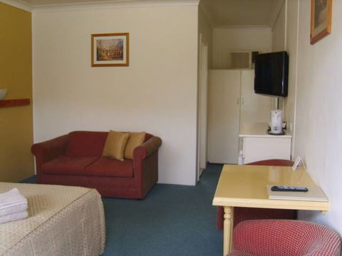 Valley View Motel - Foster Accommodation 1