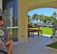 Absolute Beachfront Apartment - Foster Accommodation