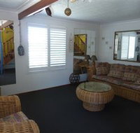 Sails Beach House Apartment Pottsville - Foster Accommodation