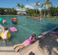 Kurrimine Beach Holiday Park - Foster Accommodation
