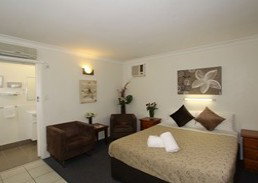 Charm City Motel - Foster Accommodation 3