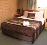 Avlon Gardens Motel - Foster Accommodation