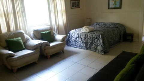 Pass And Pause Holiday Bed And Breakfast Accommodation - Foster Accommodation 5