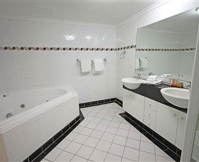 Xanadu Resort - Foster Accommodation 1