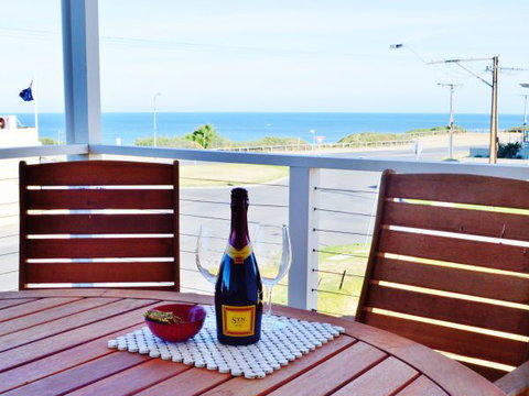 Century 21 SouthCoast: Bayside - Foster Accommodation 0