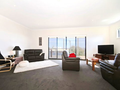 Century 21 SouthCoast: Bayside - Foster Accommodation 2