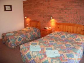 Tea House Motor Inn - Foster Accommodation 1
