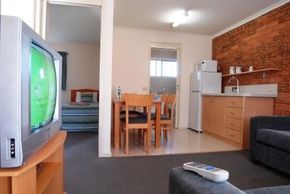 Tea House Motor Inn - Foster Accommodation 2
