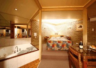 Mitchell Motor Inn - Foster Accommodation 1