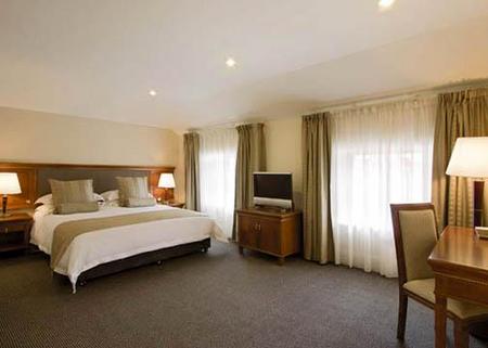 Clarion Hotel City Park Grand - Foster Accommodation 0