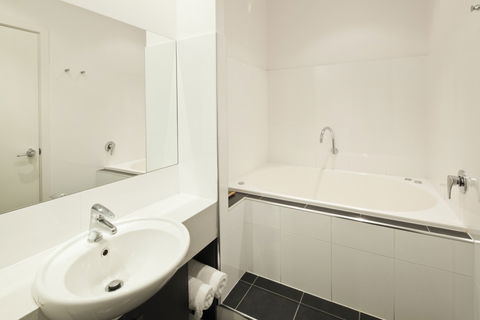 BEST WESTERN PLUS Ballarat Suites - Foster Accommodation 4