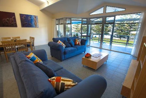 Port Lincoln Foreshore Apartments - Foster Accommodation 3