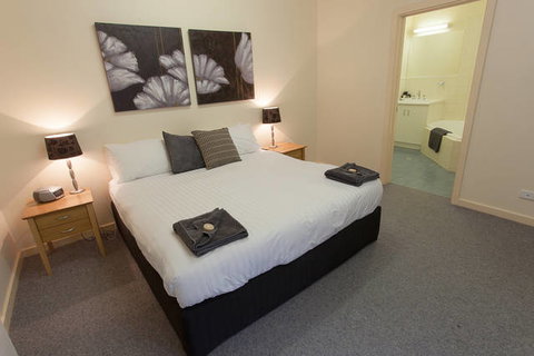 Port Lincoln Foreshore Apartments - Foster Accommodation 5