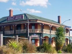 Streaky Bay Hotel Motel - Foster Accommodation 0
