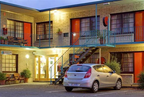 Martin Cash Motor Lodge - Foster Accommodation 4