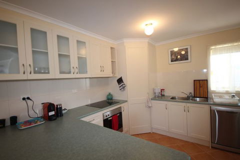 LJ Hooker Goolwa Holiday Rentals - 12 Willmett Road, Goolwa Beach - Foster Accommodation 1