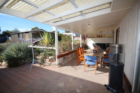 LJ Hooker Goolwa Holiday Rentals - 12 Willmett Road, Goolwa Beach - Foster Accommodation 3