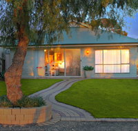 17 QED Lakehouse - Foster Accommodation