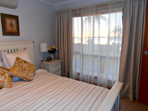 17 QED Lakehouse - Foster Accommodation 3