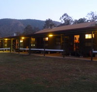 Christmas Creek Cafe and Cabins - Foster Accommodation