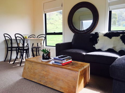 Farm Pod At Twamley Farm - Foster Accommodation 9