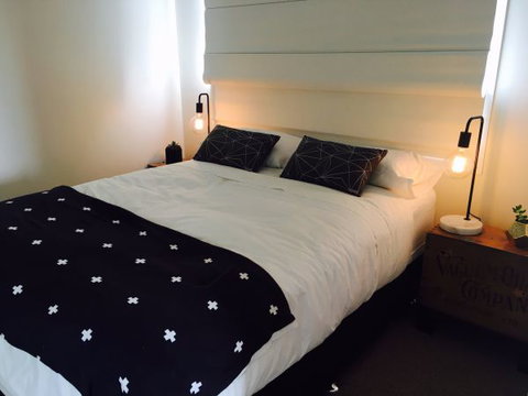 Farm Pod At Twamley Farm - Foster Accommodation 13