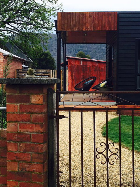 Farm Pod At Twamley Farm - Foster Accommodation 15