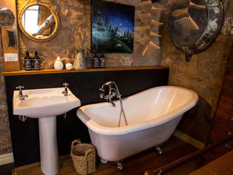 Farm Pod At Twamley Farm - Foster Accommodation 5