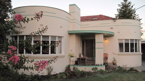 B&B Wodonga - Art Deco Accommodation - Foster Accommodation 0