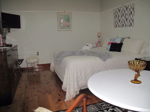 B&B Wodonga - Art Deco Accommodation - Foster Accommodation 2
