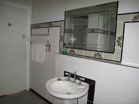 B&B Wodonga - Art Deco Accommodation - Foster Accommodation 9