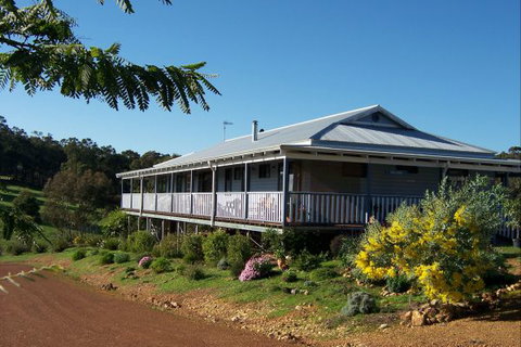 Blue House Bed And Breakfast - Foster Accommodation 0