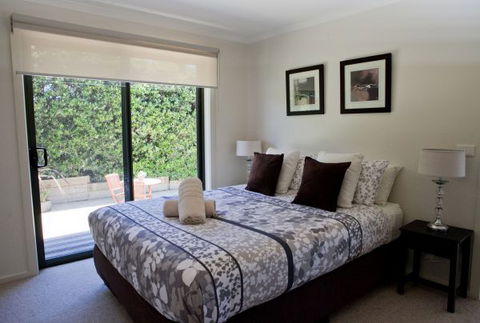 C-Deck Beach House Apartment - Foster Accommodation 1