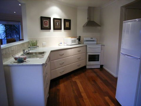 C-Deck Beach House Apartment - Foster Accommodation 2