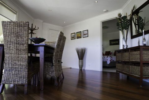 C-Deck Beach House Apartment - Foster Accommodation 4