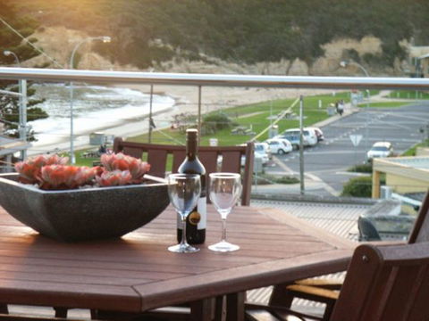 C-Deck Beach House Apartment - Foster Accommodation 6