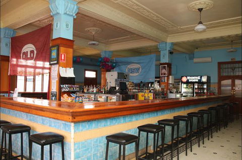 Hotel Corones Charleville - Foster Accommodation 0