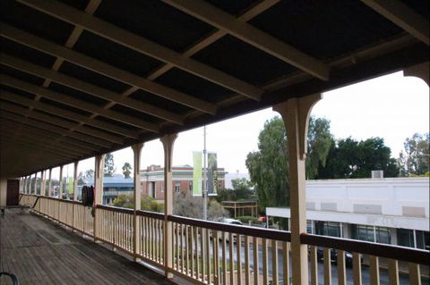 Hotel Corones Charleville - Foster Accommodation 4