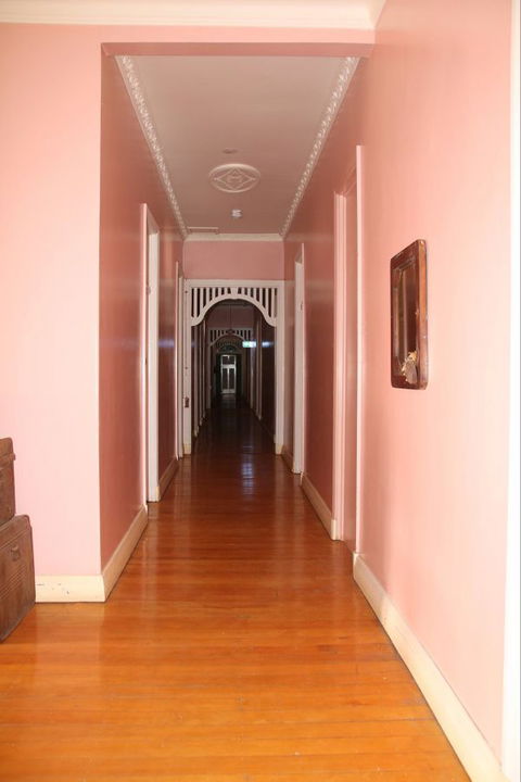 Hotel Corones Charleville - Foster Accommodation 6