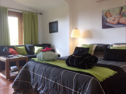 Jonathan Art Centre - Jarramarrumba House - Foster Accommodation 2