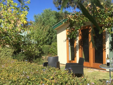 Jonathan Art Centre - Jarramarrumba House - Foster Accommodation 4