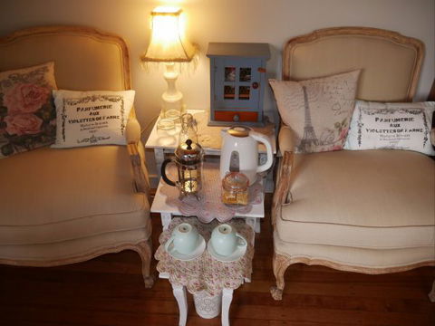 La Perrie Chalet Bed And Breakfast - Foster Accommodation 2
