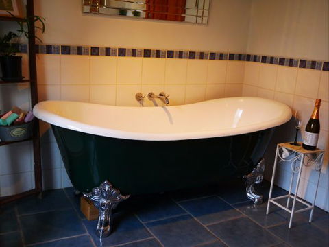 La Perrie Chalet Bed And Breakfast - Foster Accommodation 3