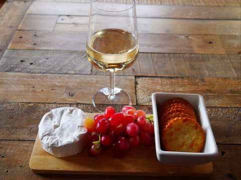 La Perrie Chalet Bed And Breakfast - Foster Accommodation 4
